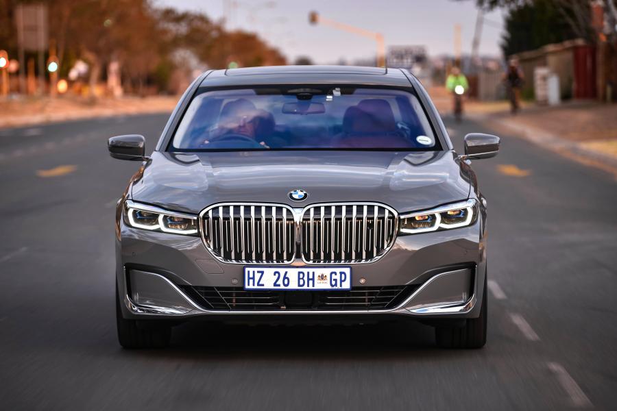  BMW 750Li xDrive (G12) 2019 года  (ZA) (фото 3 из 40)